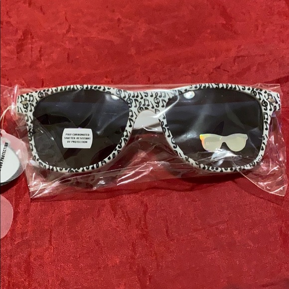 Polly Carbonate Shatter Resistant SUNGLASSES - Picture 2 of 11